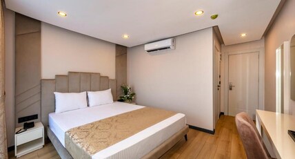 Hilltown Airport Hotel Room Type - Deluxe Double Room
