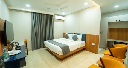 Vasatee Kondapur Room Type - Deluxe King Plus