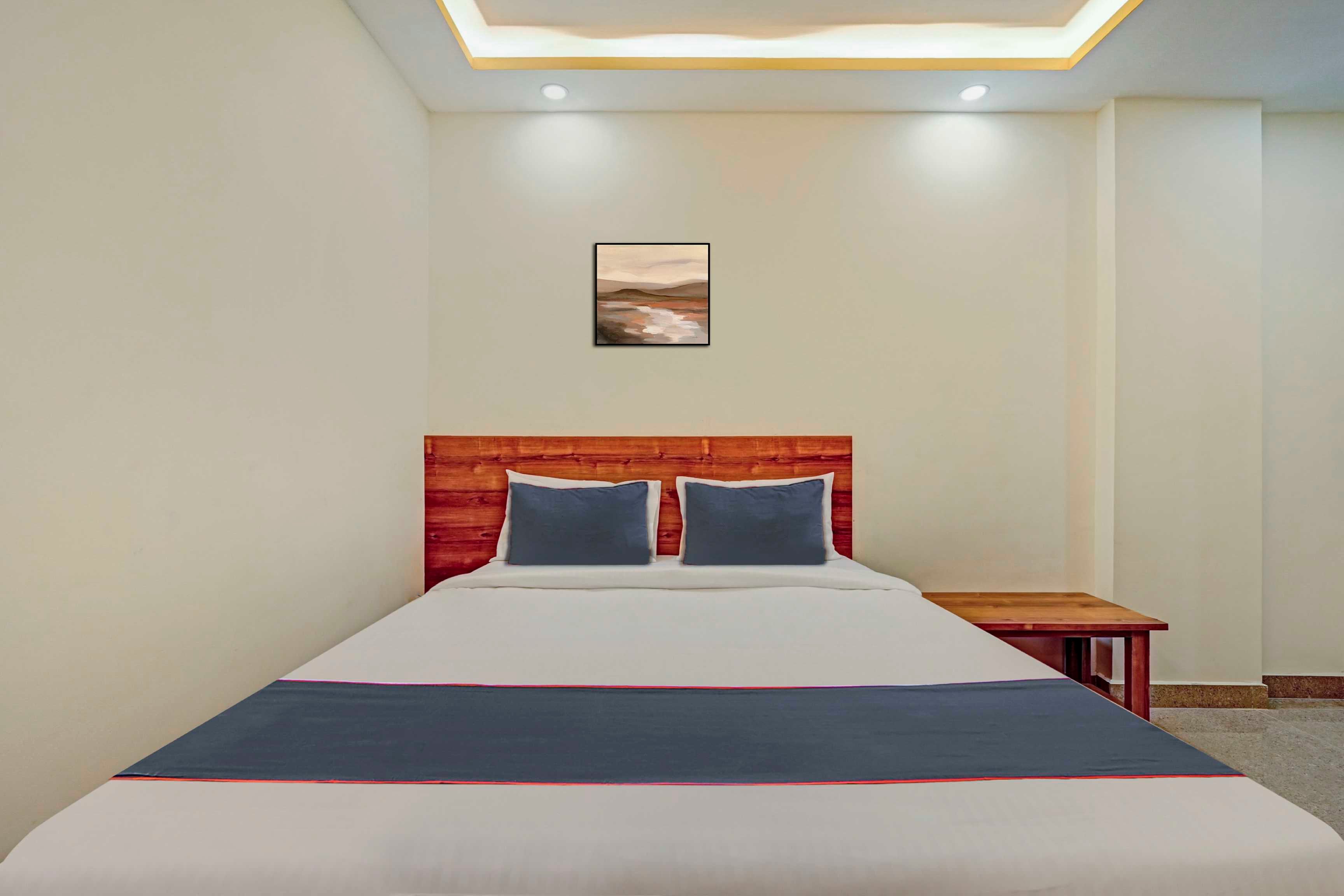 Super Hotel O Sri Sapthagiri Comforts - Tap to explore photos