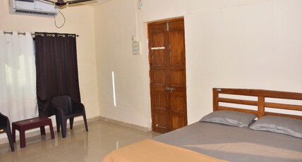 Hotel Dwarka Gauri Room Type - Deluxe Standard