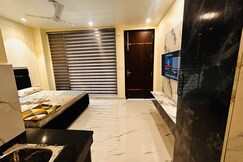 Wonderstays 3BHK Ranjit Avenue