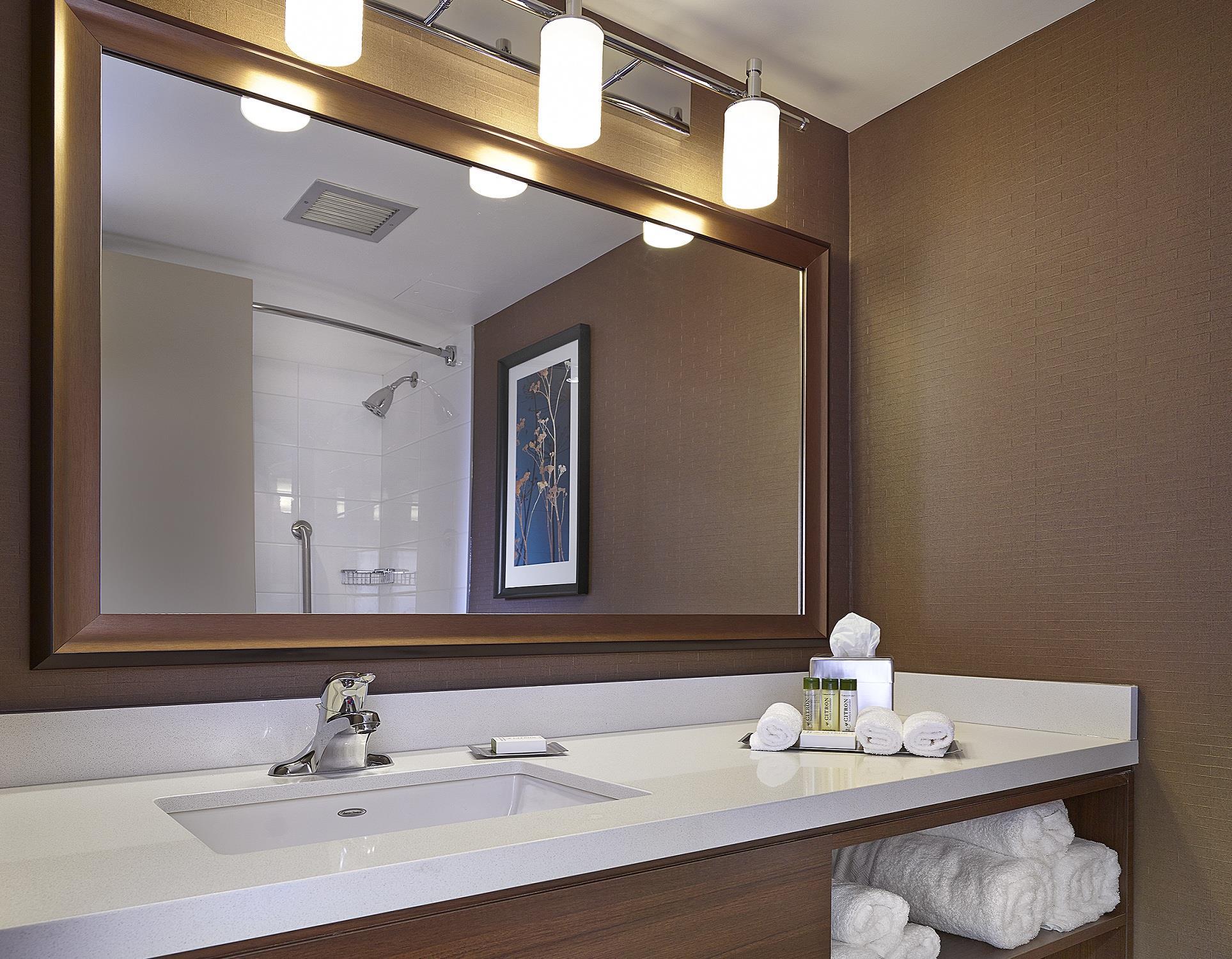 DoubleTree by Hilton Hotel & Conference Centre Regina - Tap to explore photos