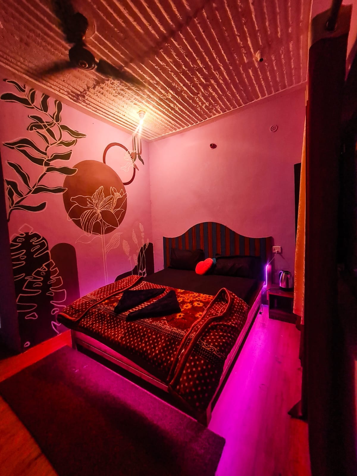 The Rawscape hostel - Tap to explore photos