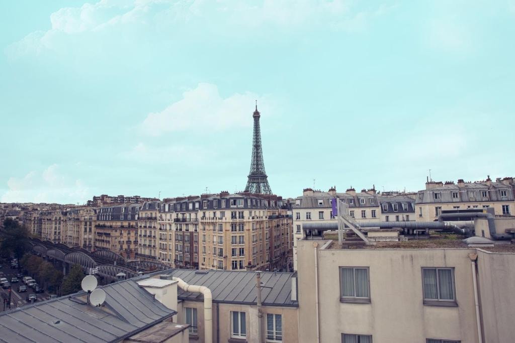 Timhotel Tour Eiffel Hotel - Tap to explore photos