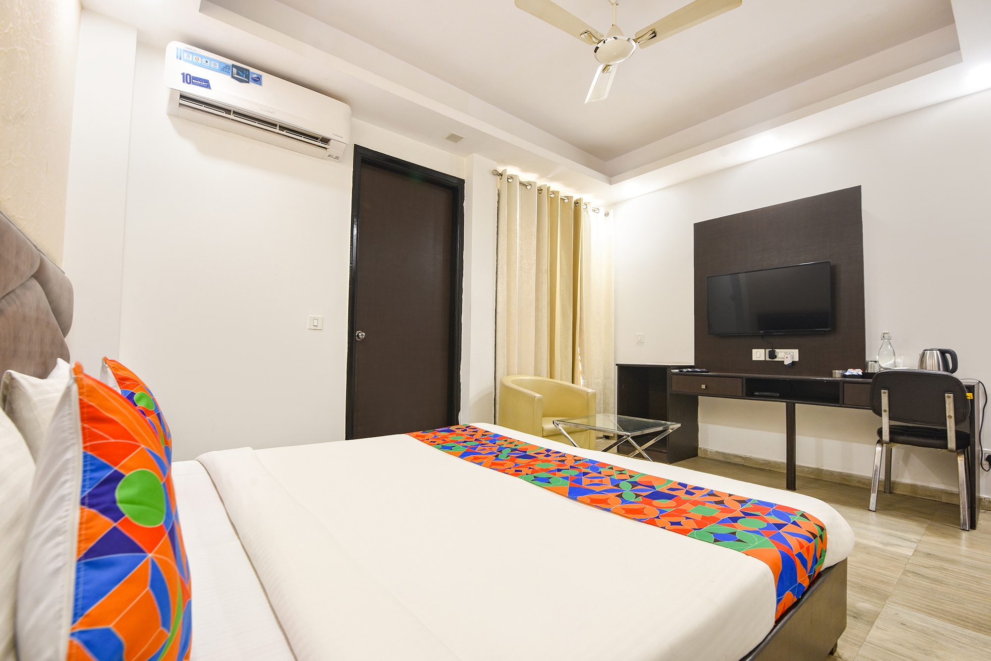FabHotel Sai Village Sector 46 - Tap to explore photos