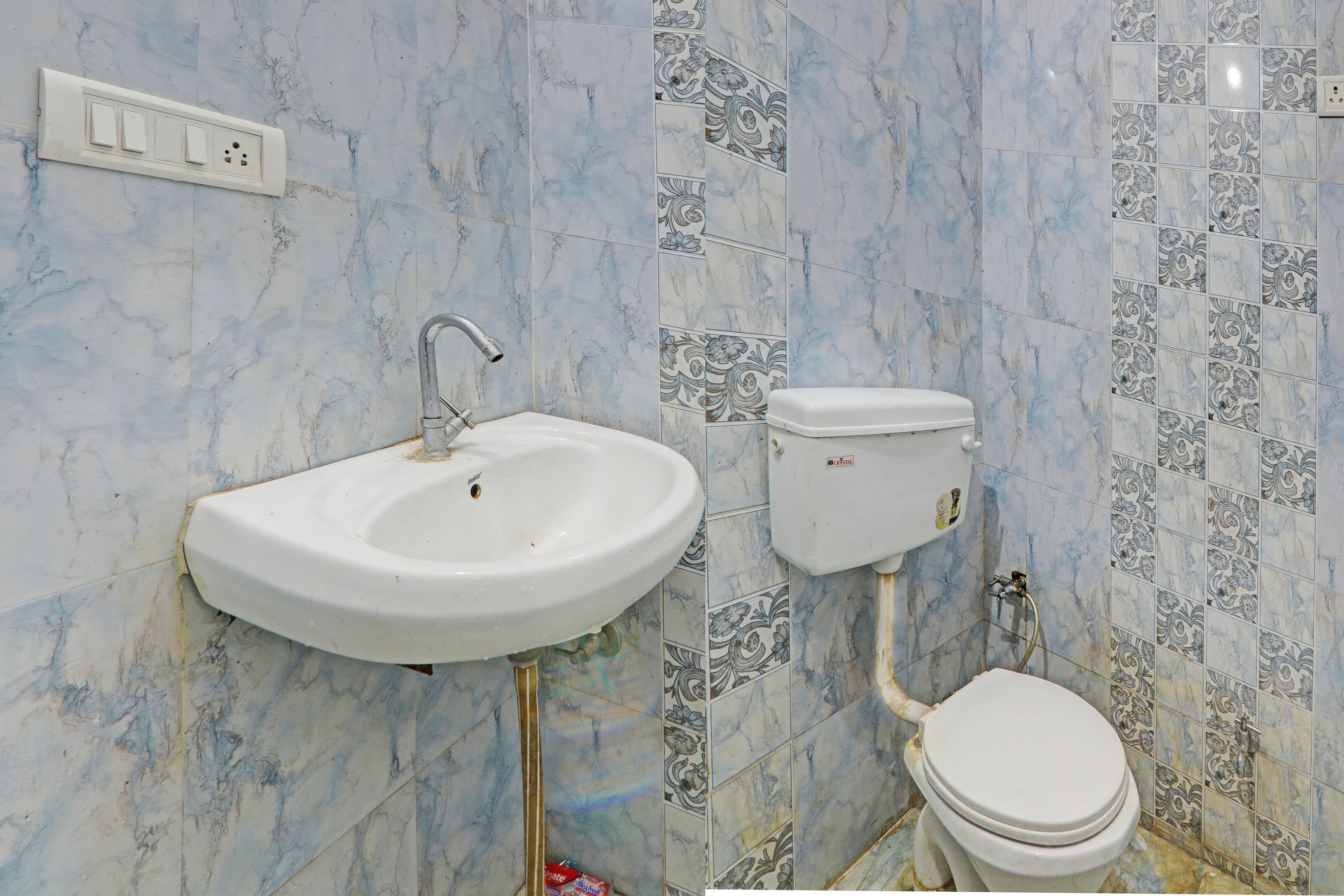 Hotel O Jankipuram Paradise Hotel - Tap to explore photos