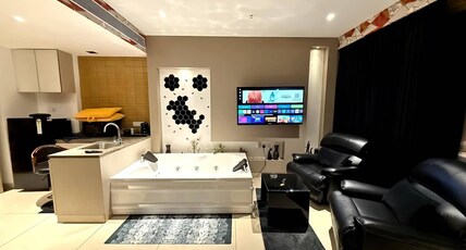 Luxury Studio Key at M3M One Key Resiment Room Type - Luxe High Rise Jacuzzi Studio with Recliner 17TH Floor