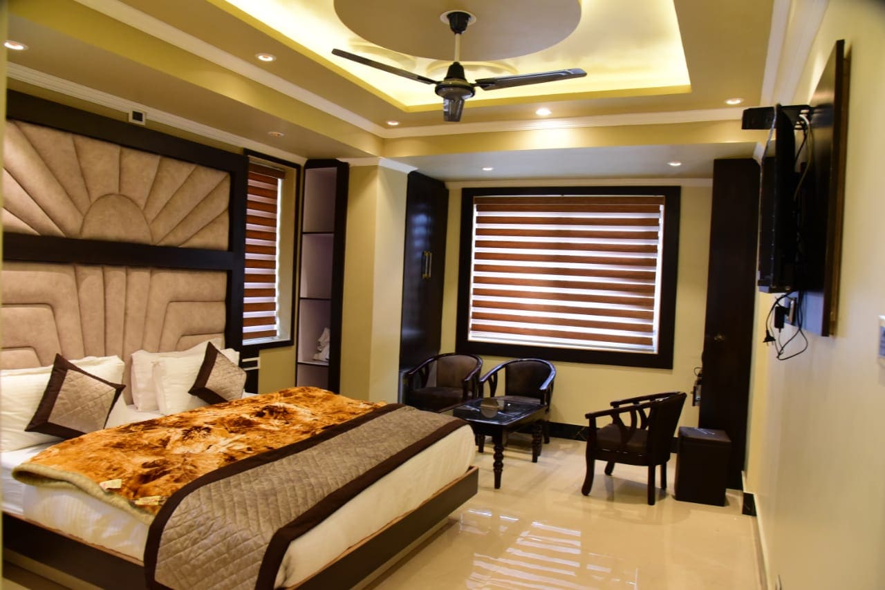 Hotel Lime Wood Inn (Near Dal Lake) - Tap to explore photos