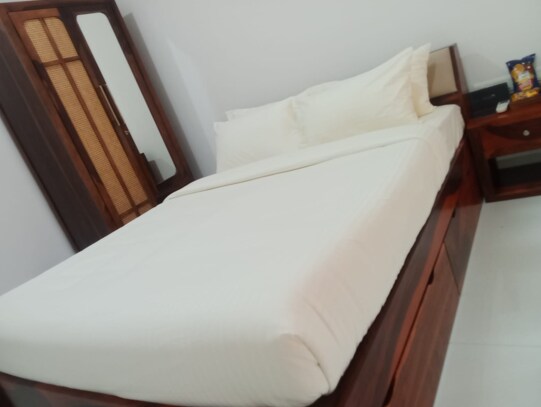 Zoho Guest House - Mumbai - Tap to explore photos