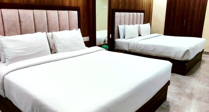 Hotel RN Residency Vrindavan Room Type - Family Room with Two Double Bed and Window