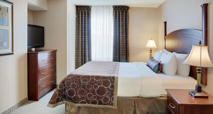 Staybridge Suites OAKVILLE-BURLINGTON Room Type - 1 King 1 Bedroom Suite Non Smoking Staybridge Suites OAKVILLE-BURLINGTON Room Type - 1 King 1 Bedroom Suite Non Smoking
