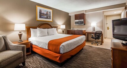 Best Western Gateway Adirondack Inn Room Type - 1 King Bed, Non-Smoking, Pet Friendly Room, Microwave And Refrigerator, Wi-Fi, Full Breakfast