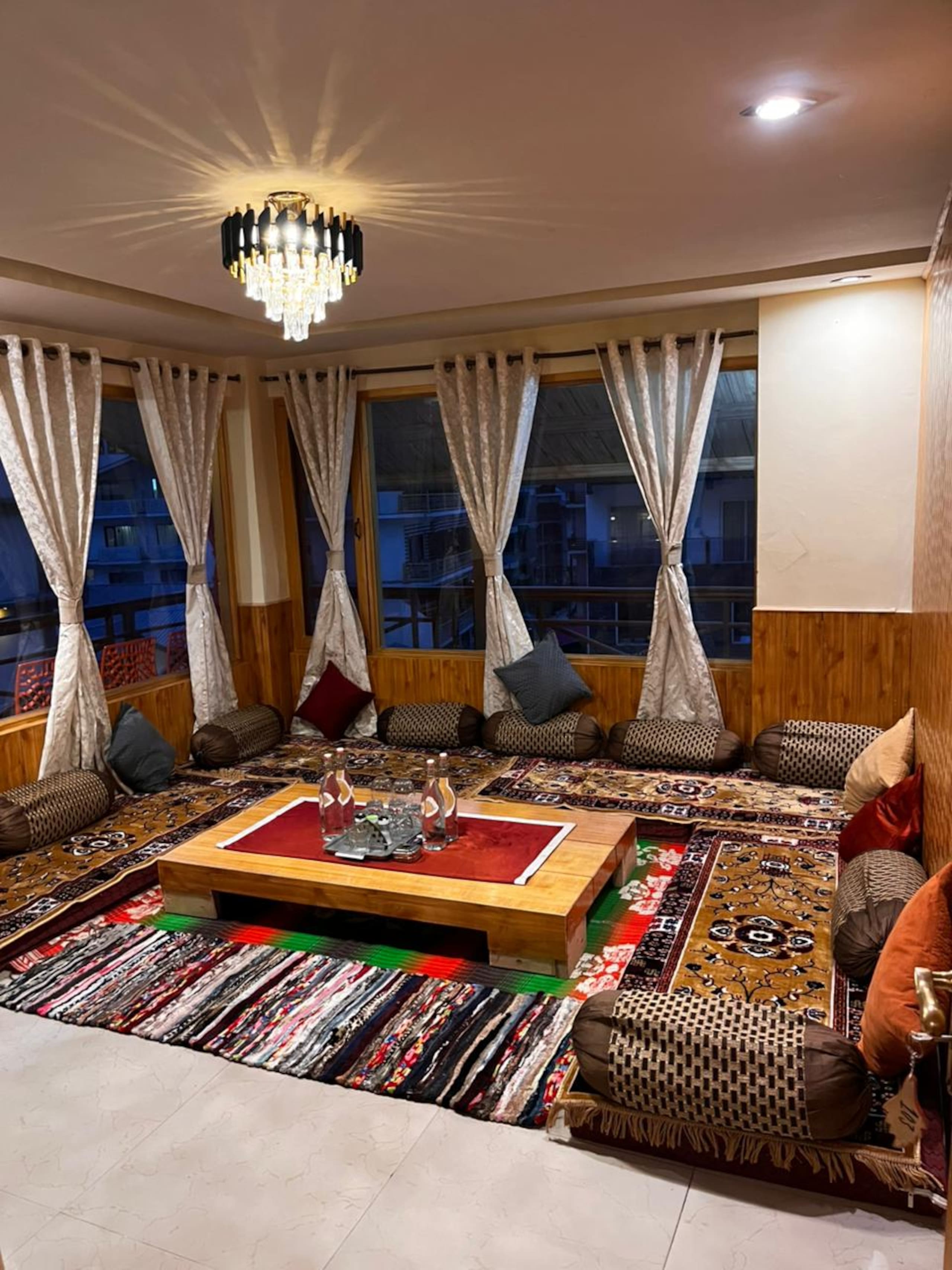 Hexon Stay Scenic 5BHK With Ethnic Seating Vibes - Tap to explore photos