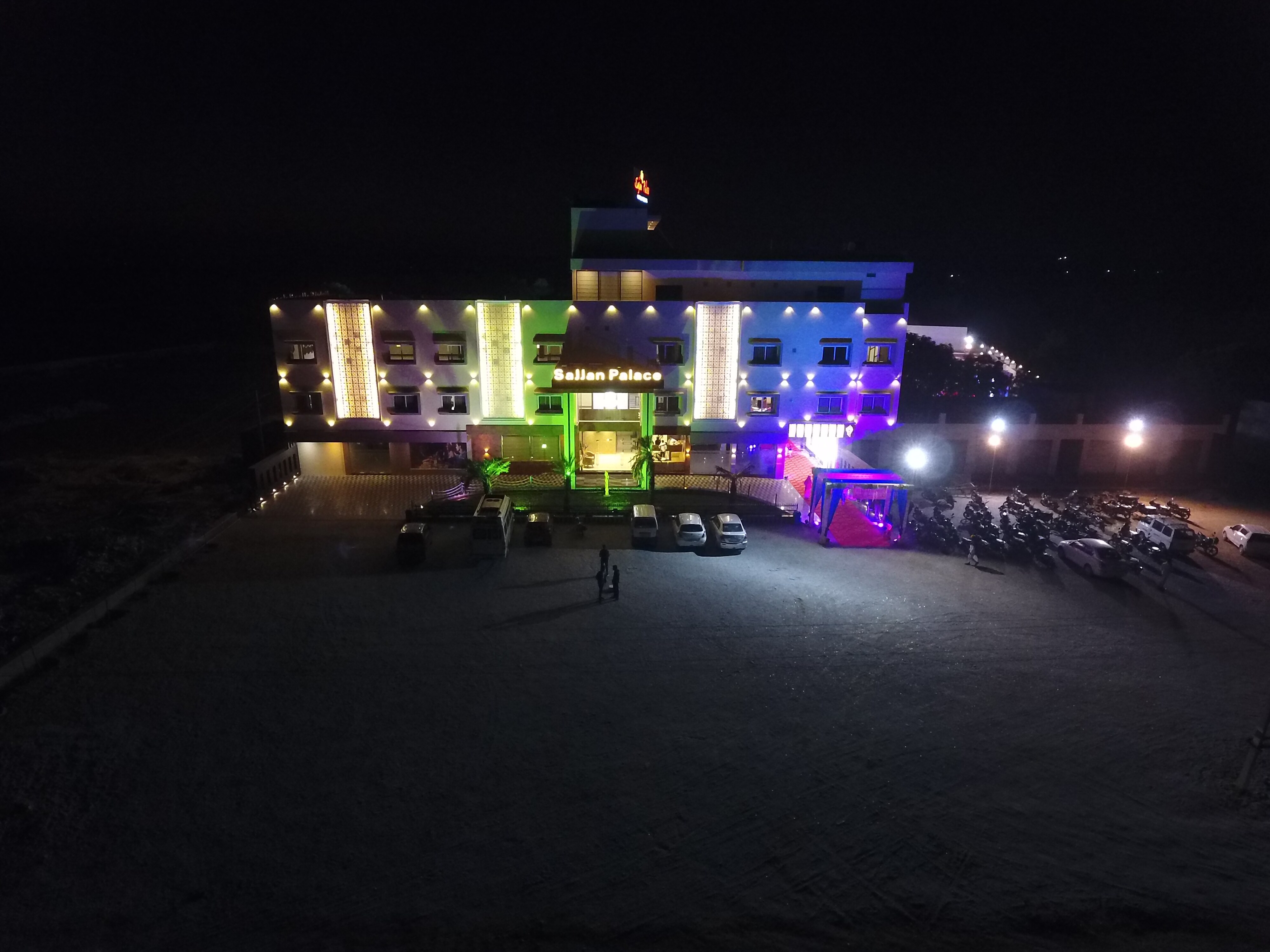 Hotel Sajjan Palace - Tap to explore photos