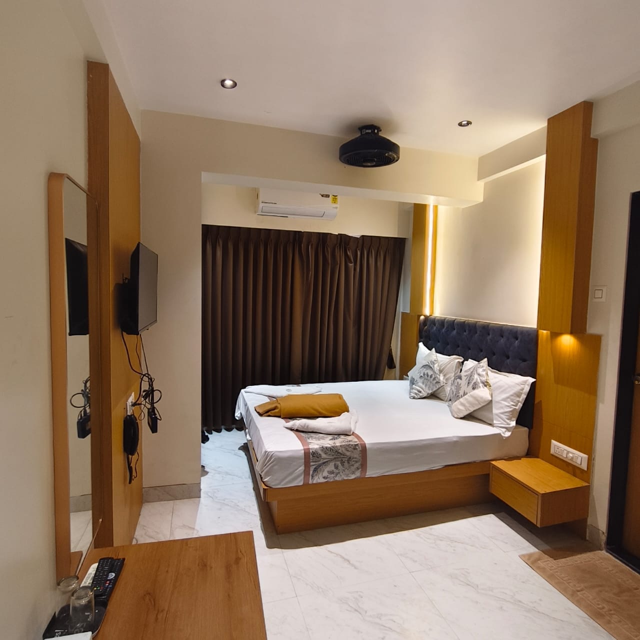 Hotel Gavalidev - Tap to explore photos