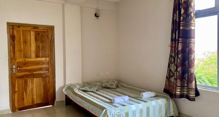 Highway Lodge Room Type - Deluxe (Non A/C Room) 2 Single Bed