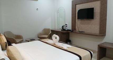 Hotel Krishna Palace Room Type - Deluxe Room with Air Conditioning