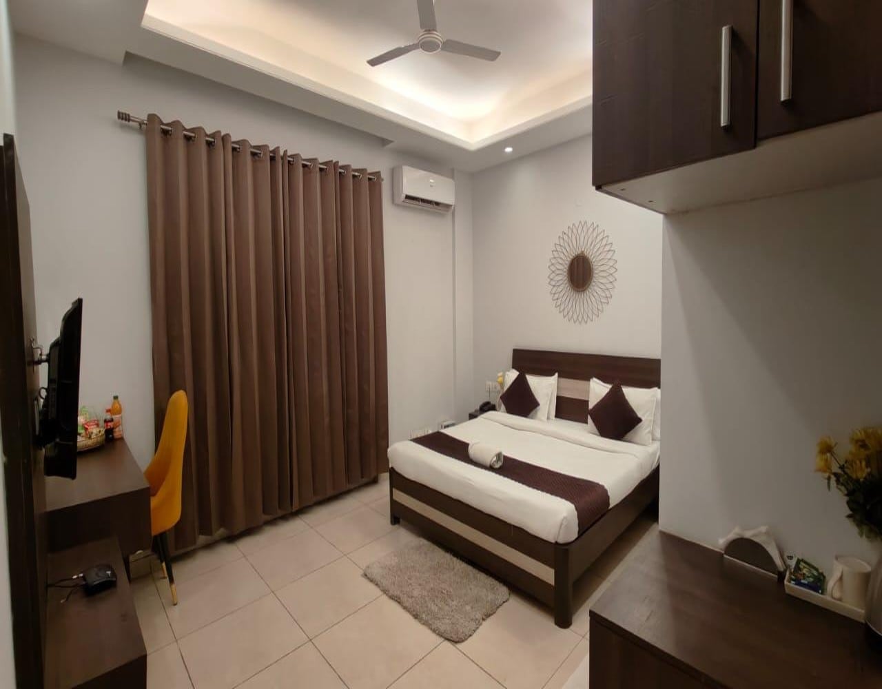 Akshay Corporate Hotel - Tap to explore photos