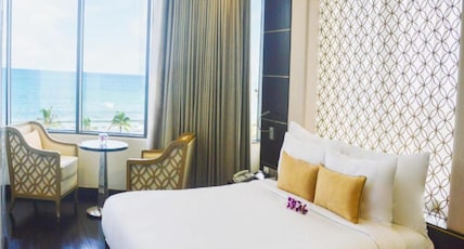 Holiday Beach Hotel Danang Room Type - Junior Suite Beachfront - High Tea included Holiday Beach Hotel Danang Room Type - Junior Suite Beachfront - High Tea included