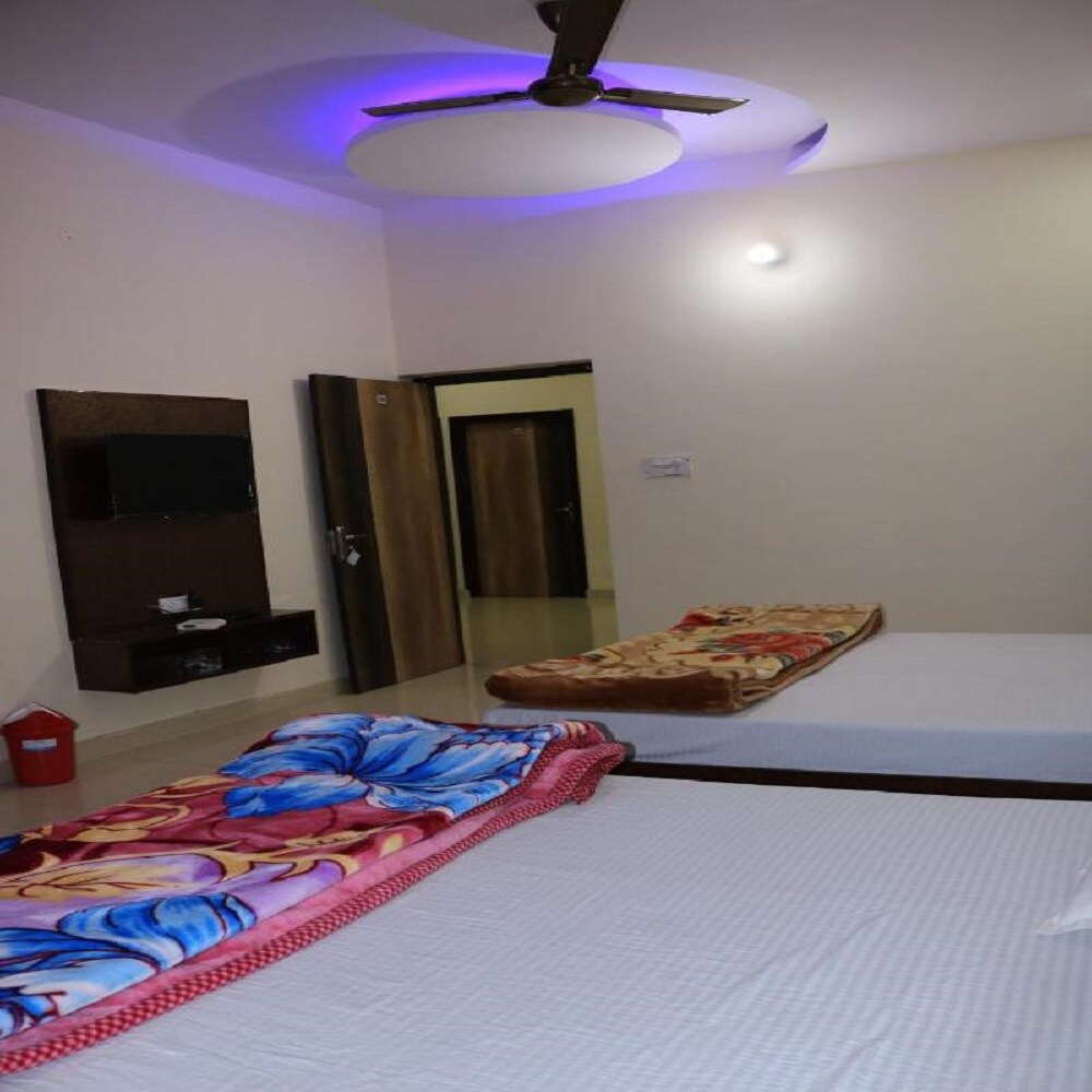 DHUNNA GUEST HOUSE - Tap to explore photos