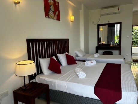 Kandy Hub Guest House - Tap to explore photos