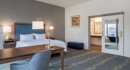 Hampton Inn & Suites by Hilton Newport/Cincinnati Room Type - 1KN STDO CTY MIC FRG WR NS