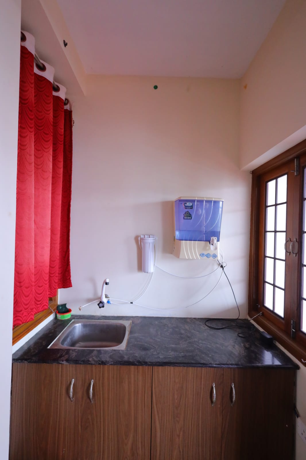 White Tree Villa - Tap to explore photos