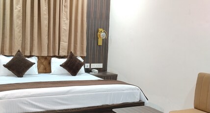 Al Khalifa Banquet Hotel & Restaurant Room Type - Deluxe Room with King Bed