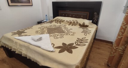 Woodpecker Apartment | Rooms & Caretaker Room Type - Standard Room with Washroom Outside Room