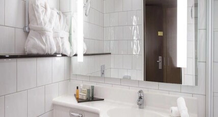 Hilton Zurich Airport Hotel Room Type - QUEEN HILTON DELUXE