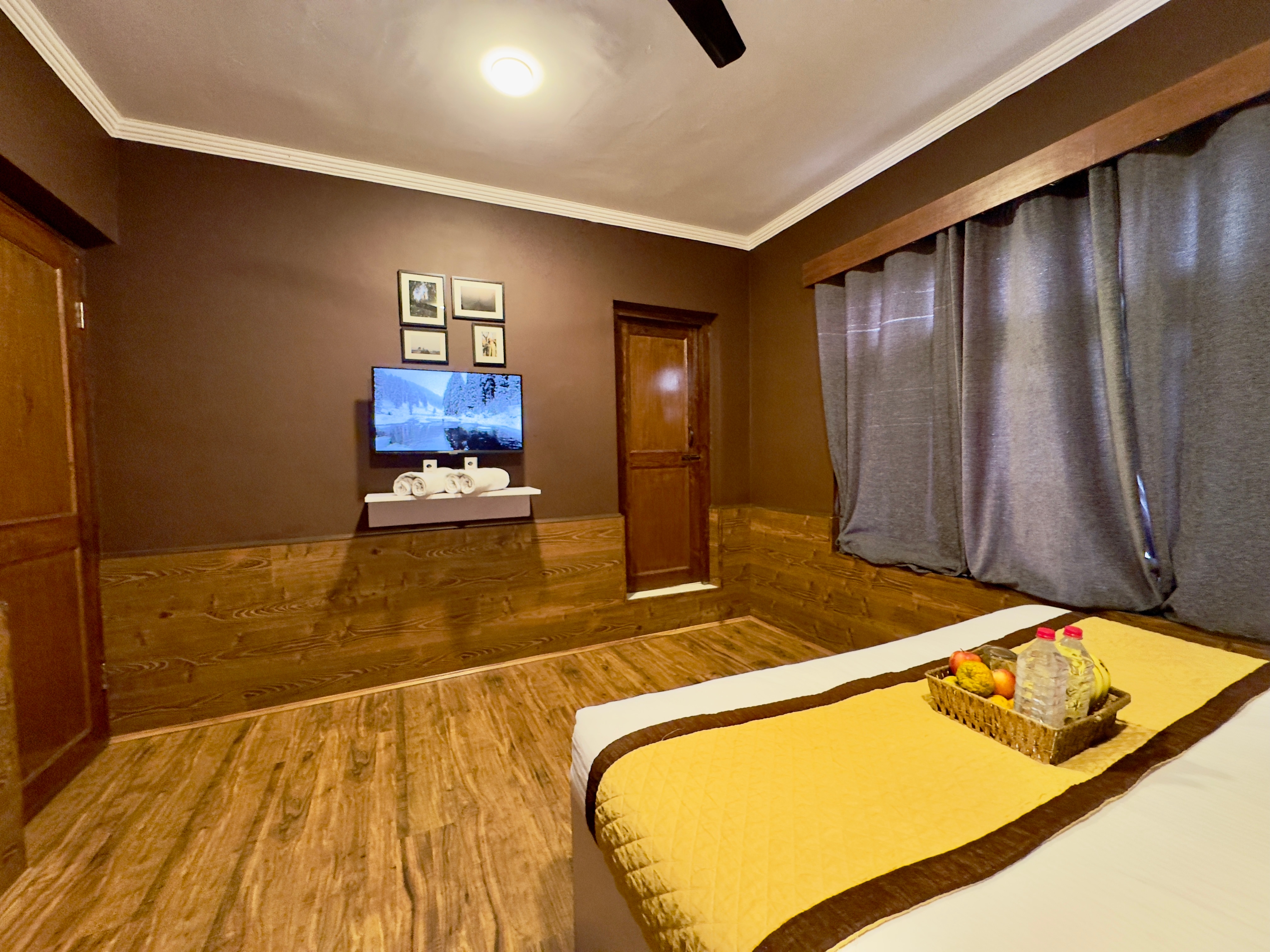 Hotel Jafson Accommodates - Tap to explore photos