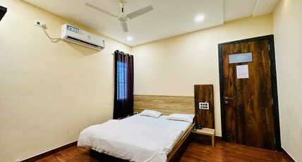 Hotel Sanskar Room Type - Deluxe Room