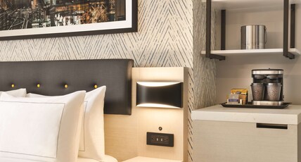 DoubleTree by Hilton New York Midtown Fifth Ave Room Type - 1 KING STUDIO SUITE