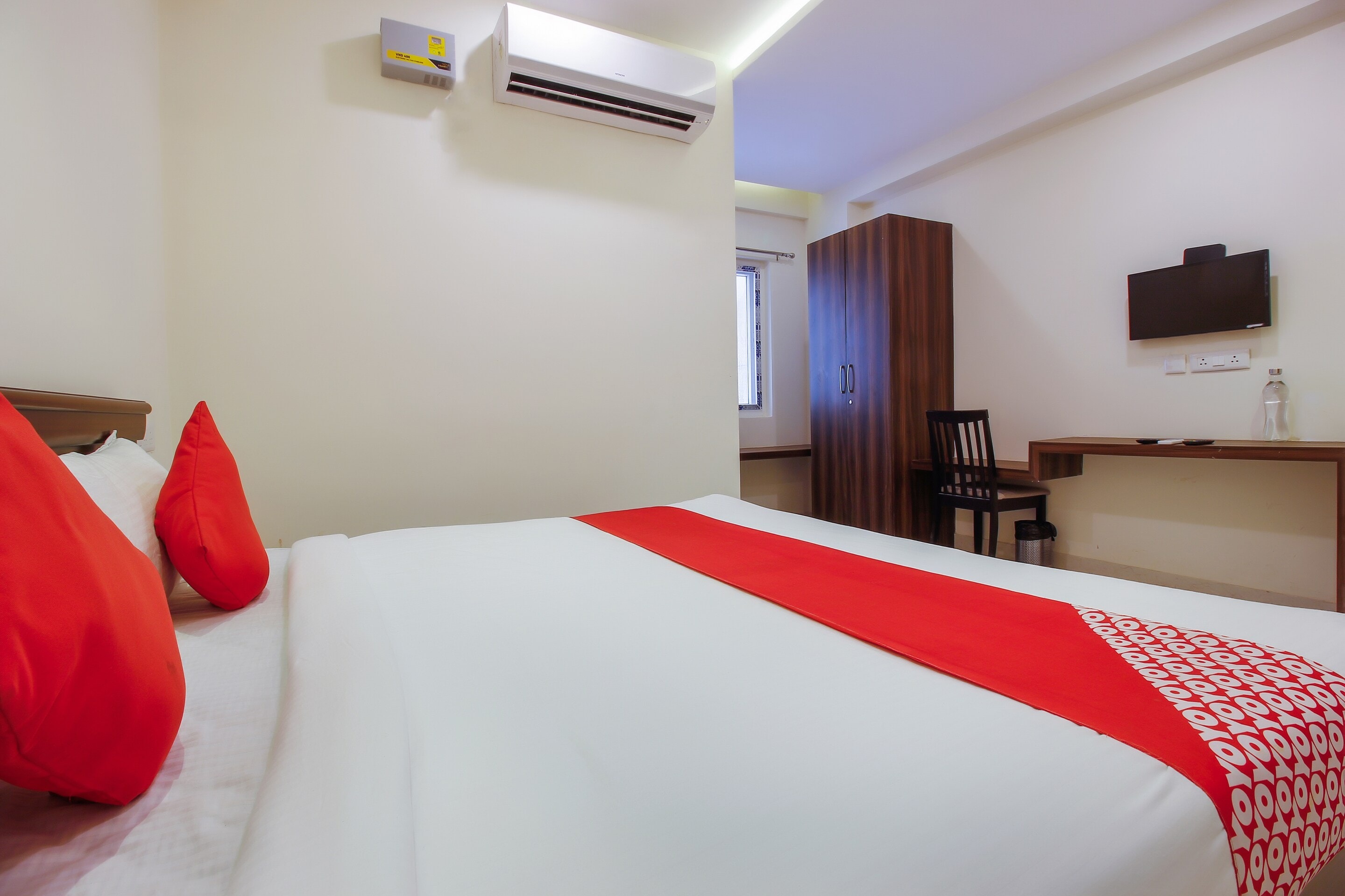 Hotel O Elite Spaces Puppalaguda - Tap to explore photos