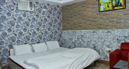 Hotel Daya Room Type - AC Spacious Suite