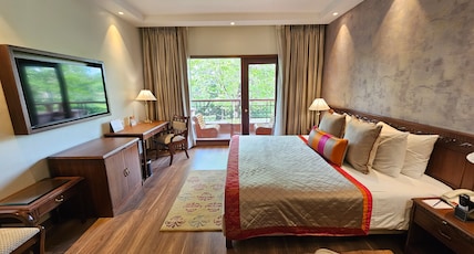 Jaypee Palace Hotel & Convention Centre Room Type - Executive Suite Room with Bathtub & Balcony Jaypee Palace Hotel & Convention Centre Room Type - Executive Suite Room with Bathtub & Balcony