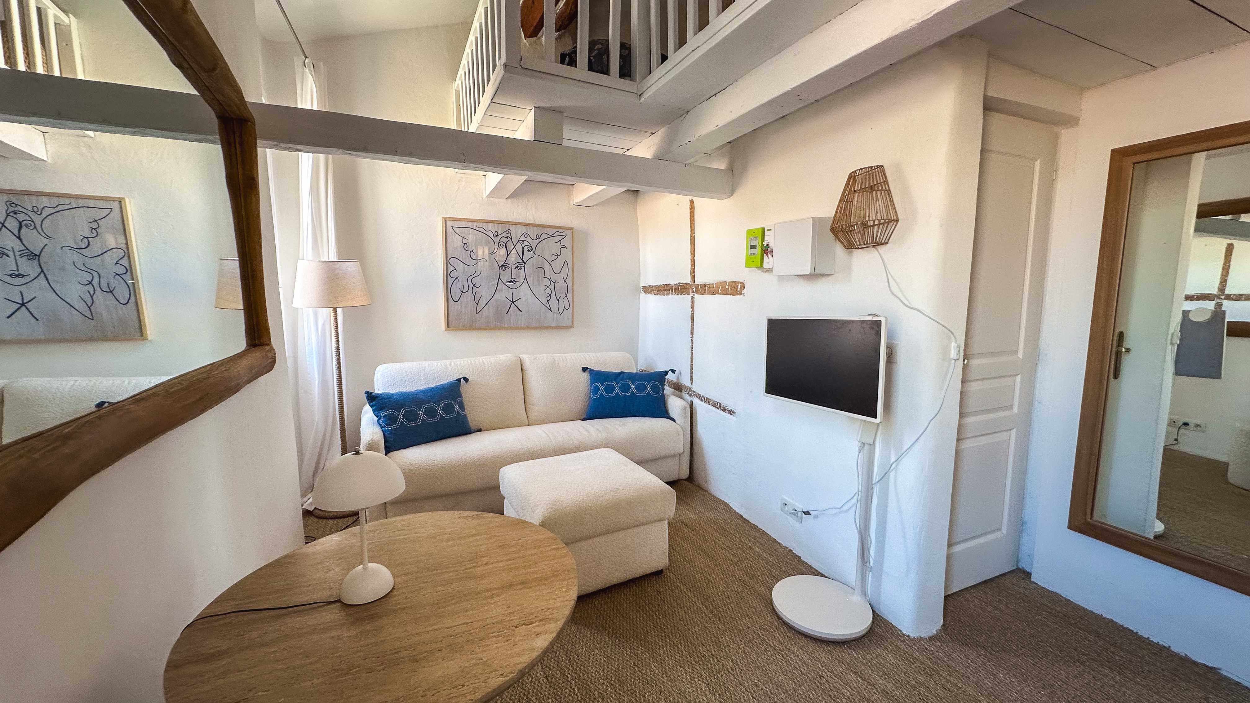 Cozy Studio Mezzanine 2P Central Port St-Tropez - Tap to explore photos