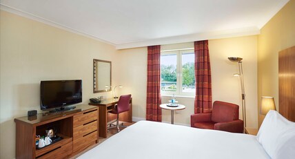 DoubleTree by Hilton Bristol North Room Type - KING DELUXE ROOM