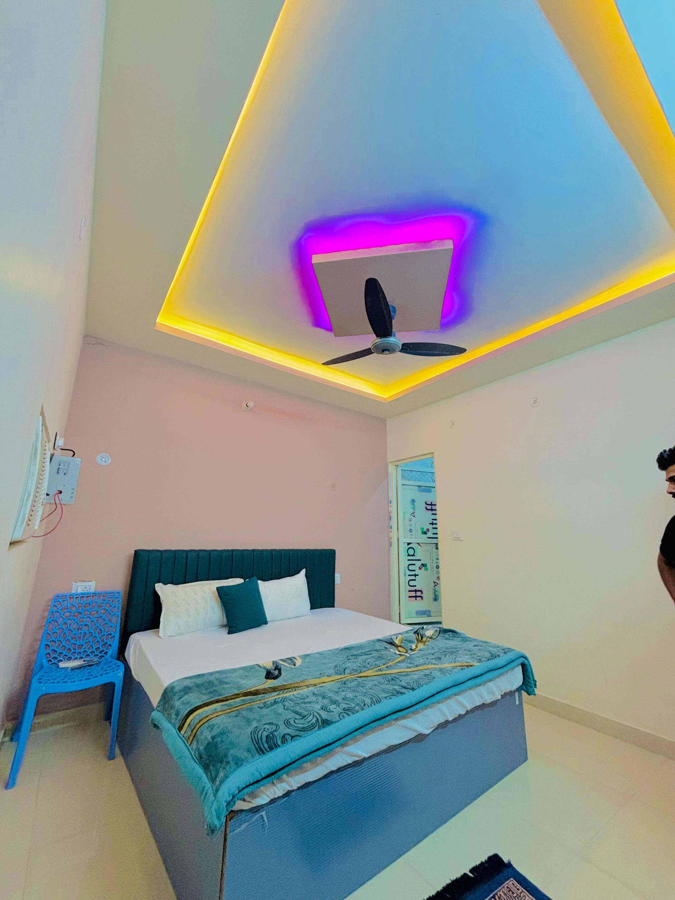 Maa Sharda paying guest house - Tap to explore photos