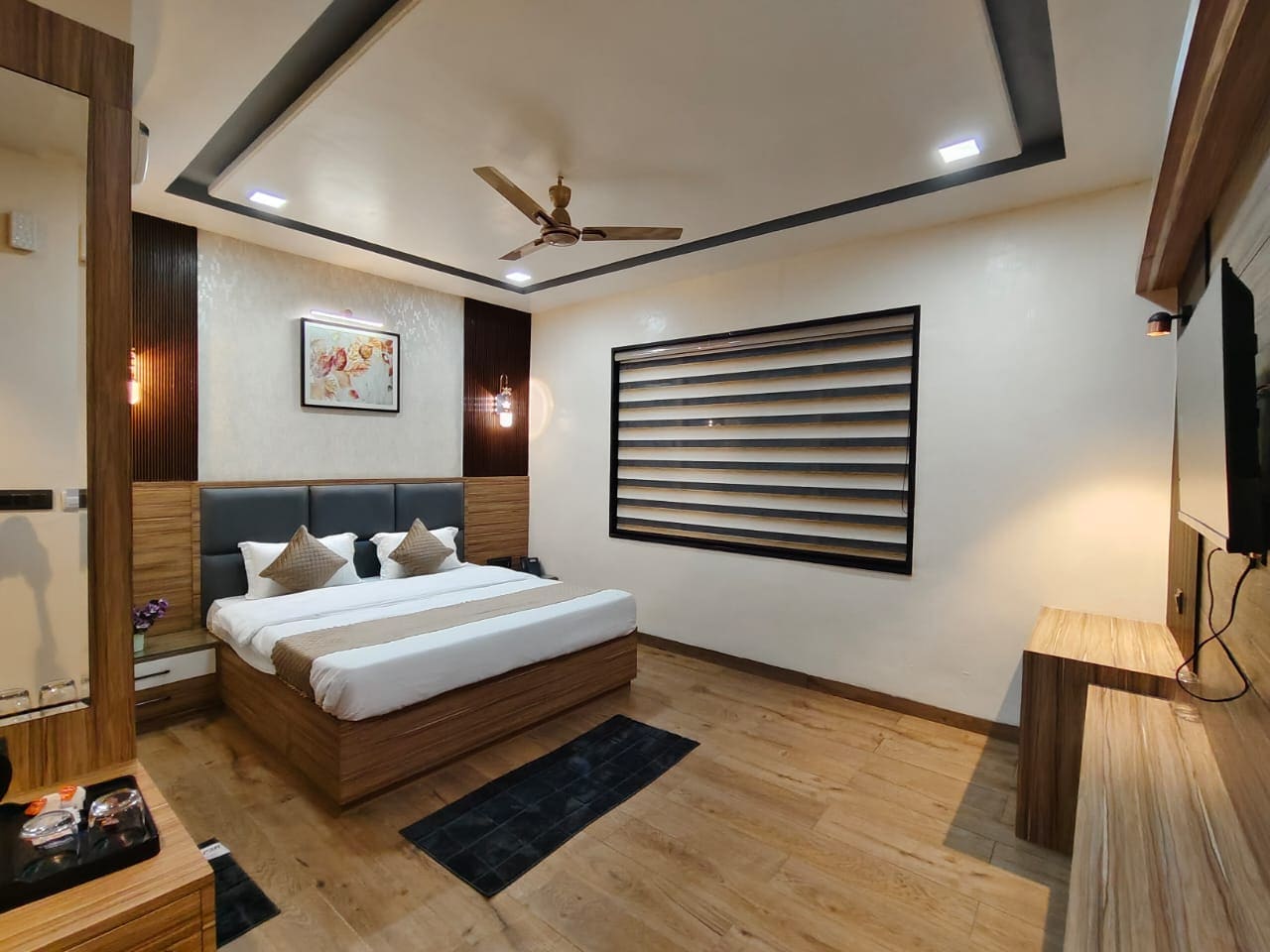 Hotel Brij Vas - Near Prem Manidr - Tap to explore photos