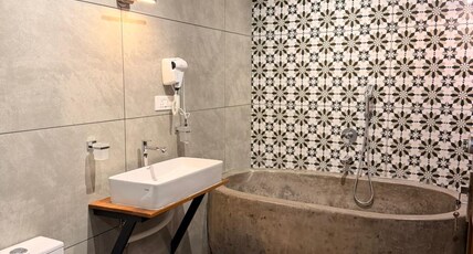 Bhoomi by Ostello Room Type - Room 202: Superior King Room with Bathtub and Balcony