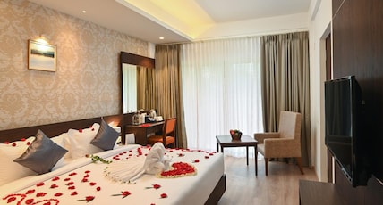 Golden Munnar Palace By Hawk Hospitality Room Type - Golden Honeymoon Suite Non-AC with Balcony Golden Munnar Palace By Hawk Hospitality Room Type - Golden Honeymoon Suite Non-AC with Balcony