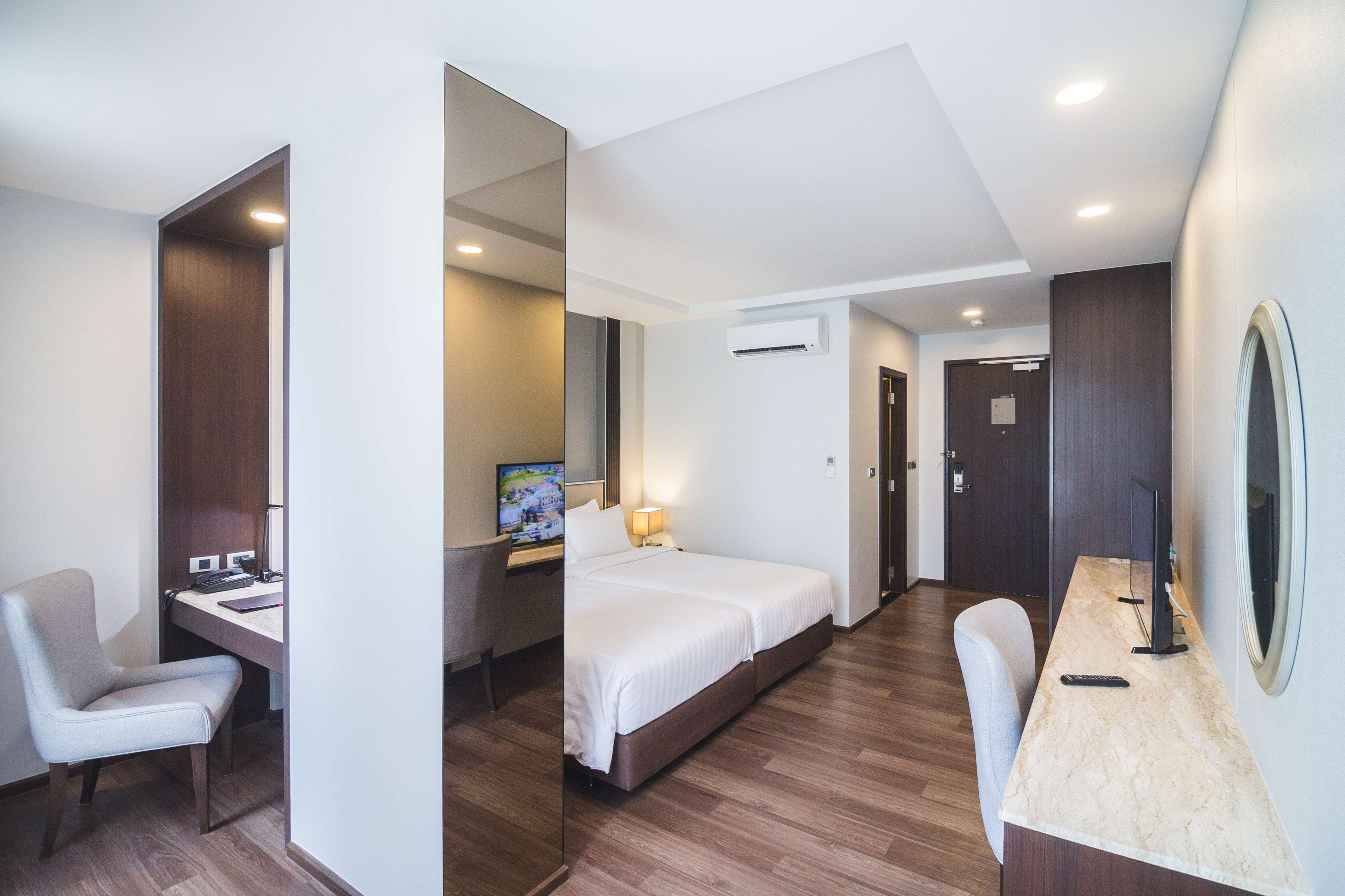 SureStay Plus Hotel by Best Western Sukhumvit 2 - Tap to explore photos