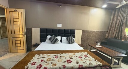 Hotel Maya Deluxe Room Type - Premium Room