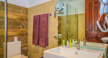 Oak Ray Regency  Room Type - Deluxe Room