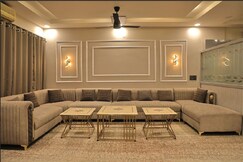 2BHK Luxe Lounge - Cozy & Modern Retreat
