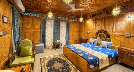 house boat hilton kashmir Room Type - luxury rooms