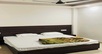Hotel O Apple Guest House Room Type - Classic
