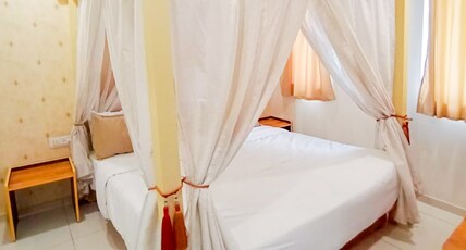 Hotel Nova Safal Room Type - Nova Premium Curtains Poster Bed