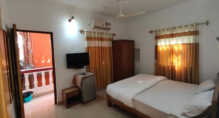 Rosy Guest House since 1989 Room Type - Standard Room: 104 - King Bed & Modern Comfort   For Couples / Small Family